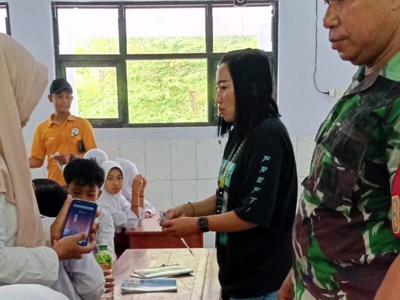 PEMBERIAN OBAT CACING – PKM JATIBANTENG